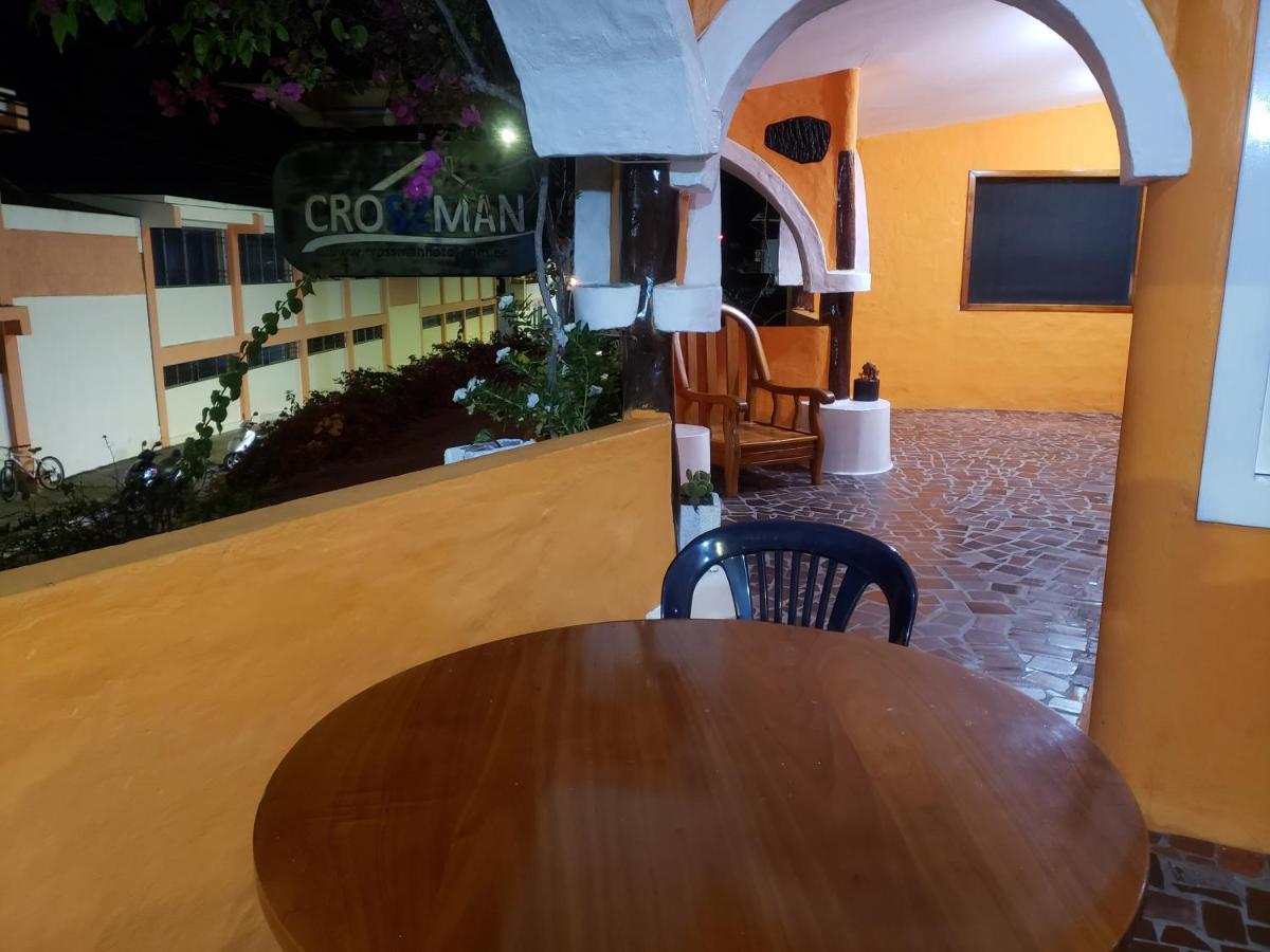 Hotel Crossman Puerto Ayora  Exterior foto