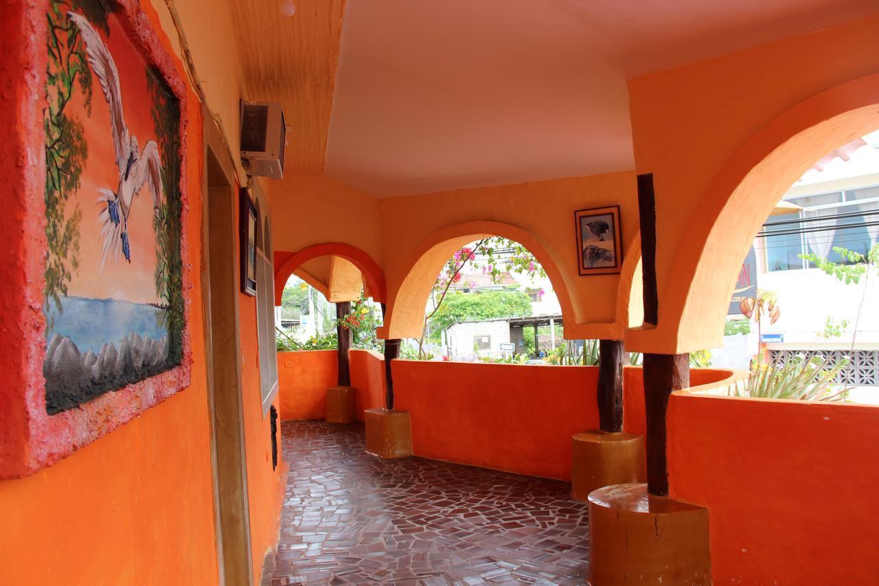 Hotel Crossman Puerto Ayora  Exterior foto